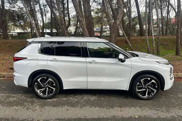 2022 Mitsubishi Outlander Exceed ZM thumb-7