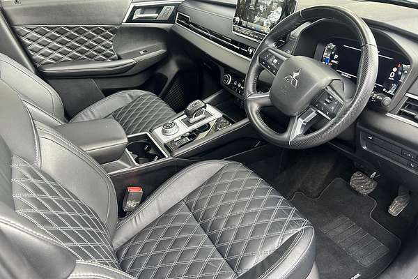 2022 Mitsubishi Outlander Exceed ZM thumb-12