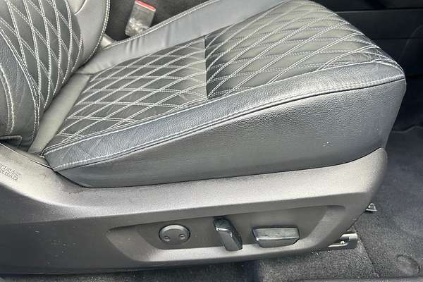 2022 Mitsubishi Outlander Exceed ZM thumb-21