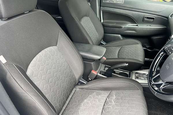 2020 Mitsubishi ASX ES XD thumb-9