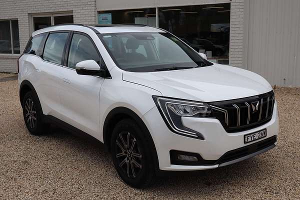 2025 Mahindra XUV700 AX7
