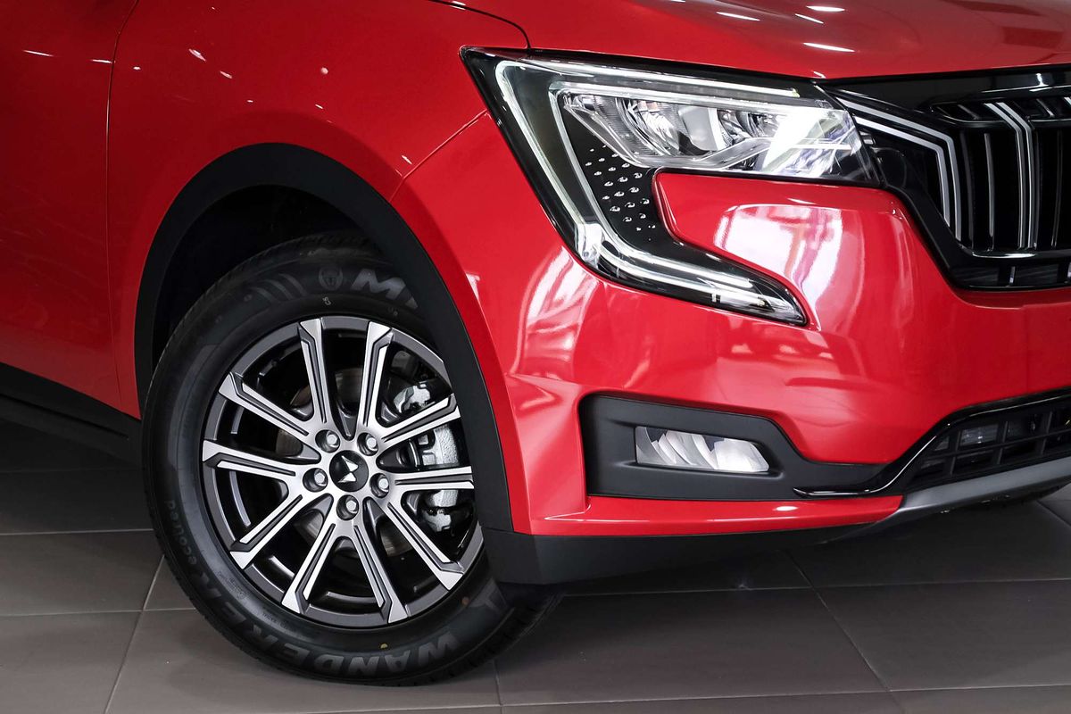 2025 Mahindra XUV700 AX7L