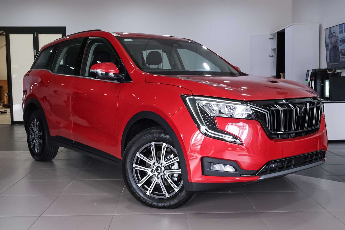 2025 Mahindra XUV700 AX7L