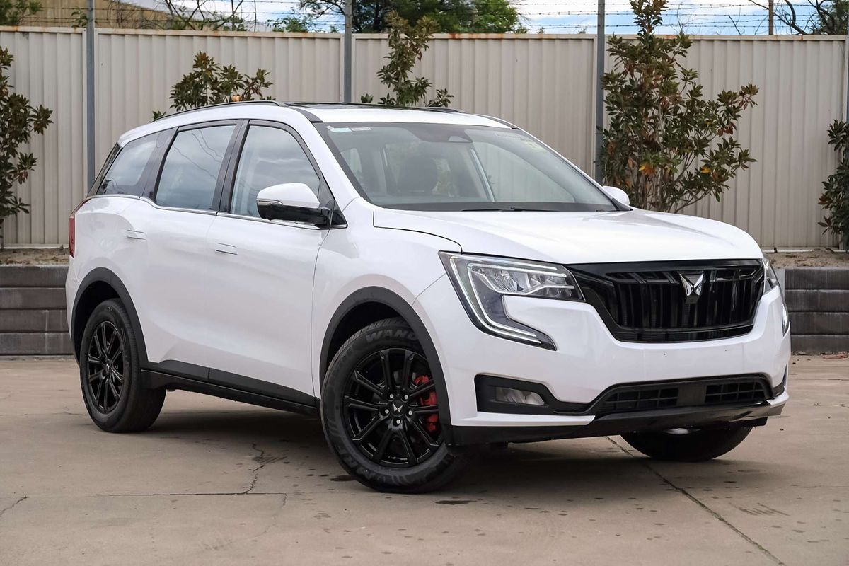 2025 Mahindra XUV700 AX7L