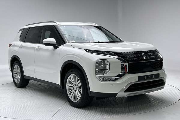2024 Mitsubishi Outlander LS ZM