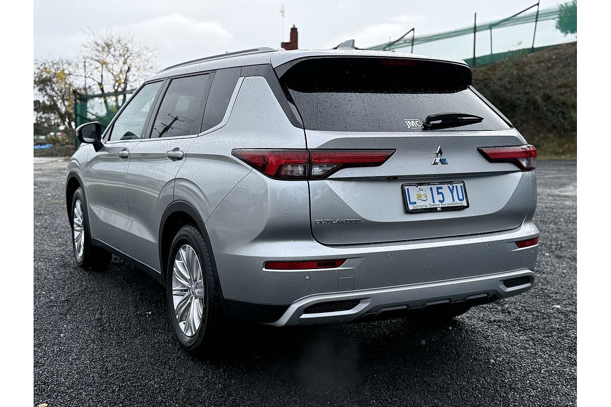 2024 Mitsubishi Outlander LS ZM