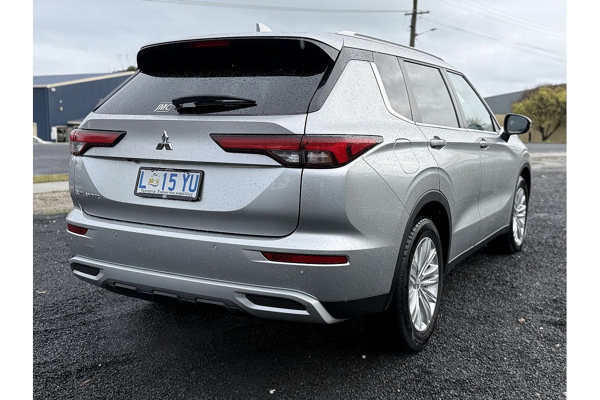 2024 Mitsubishi Outlander LS ZM