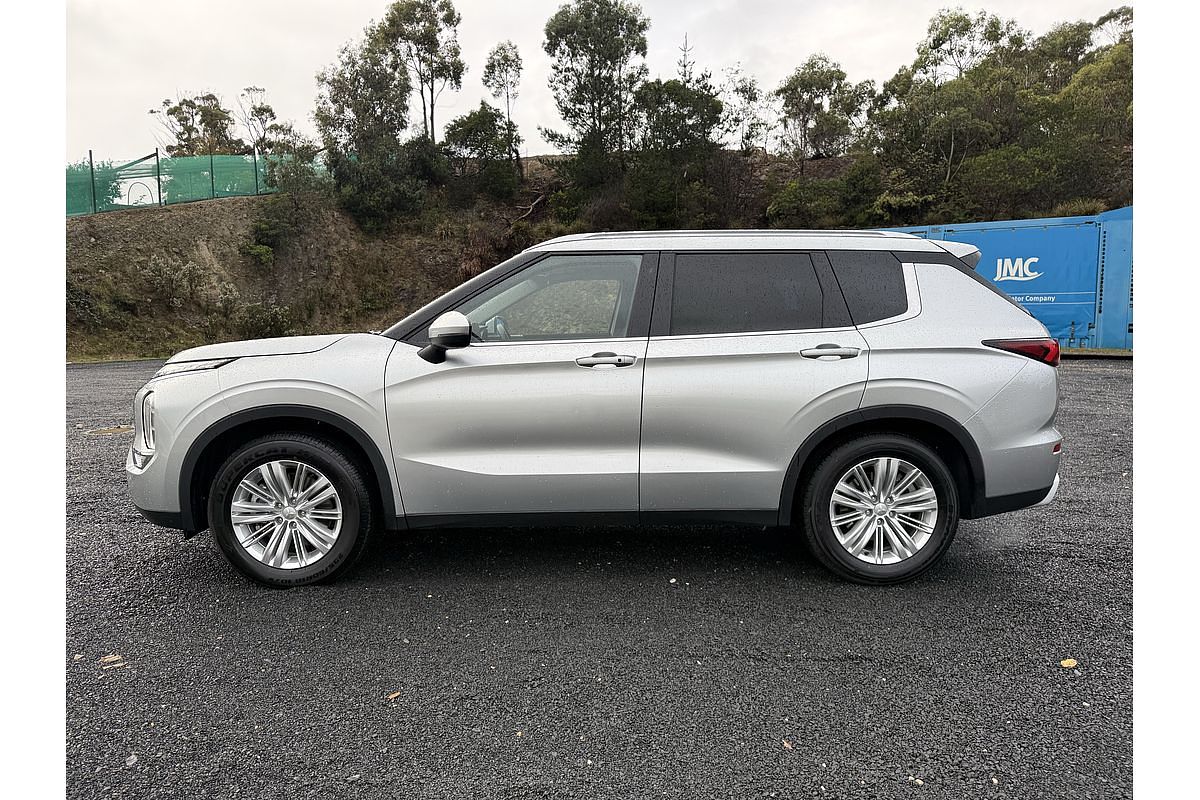 2024 Mitsubishi Outlander LS ZM