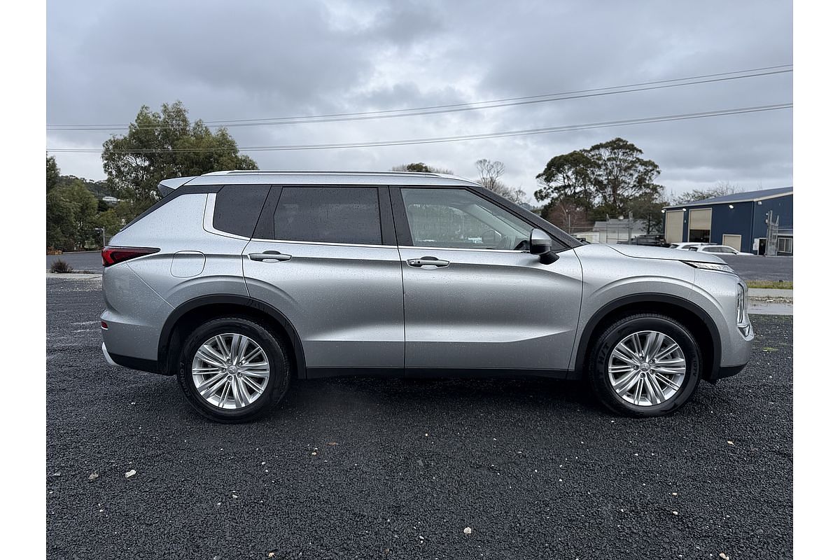 2024 Mitsubishi Outlander LS ZM