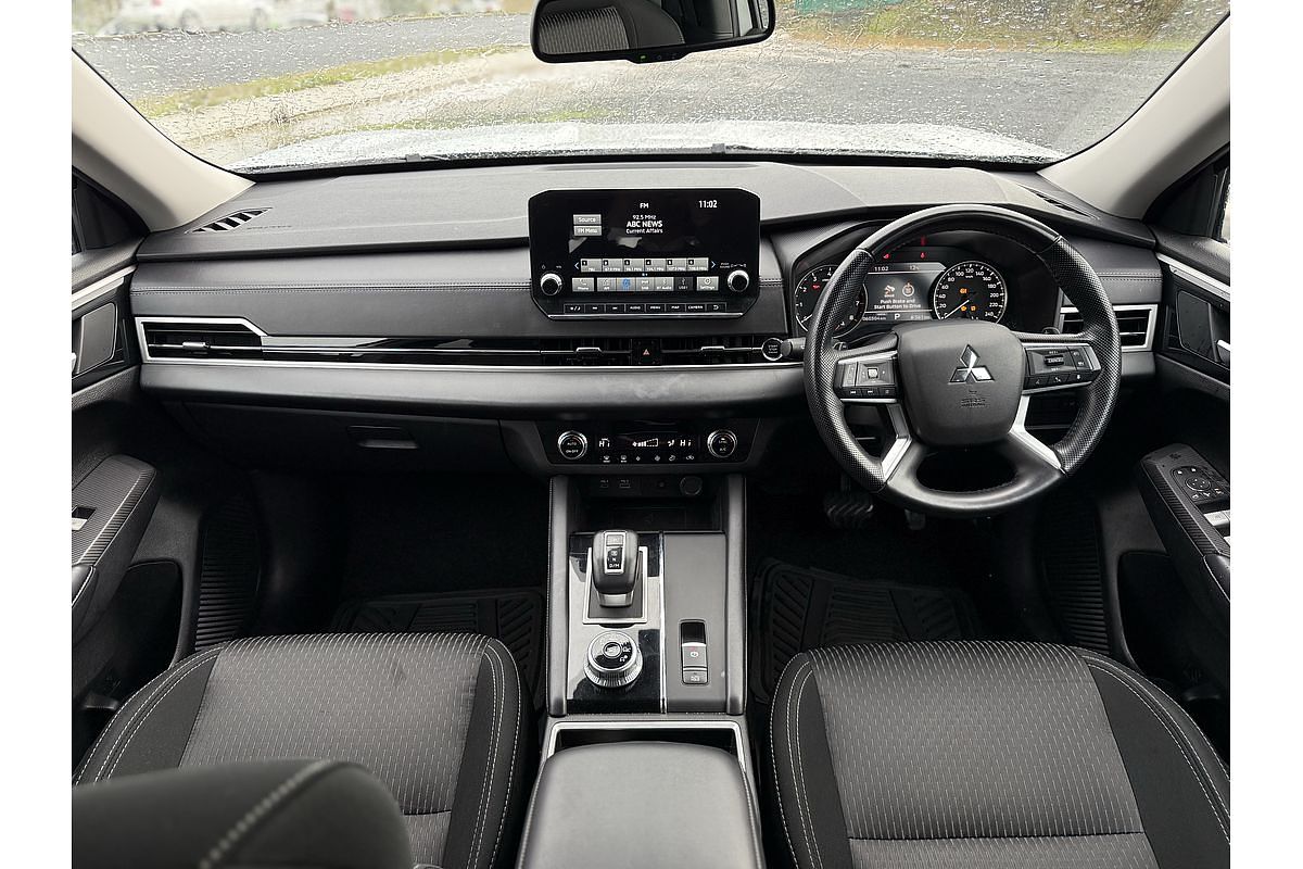 2024 Mitsubishi Outlander LS ZM