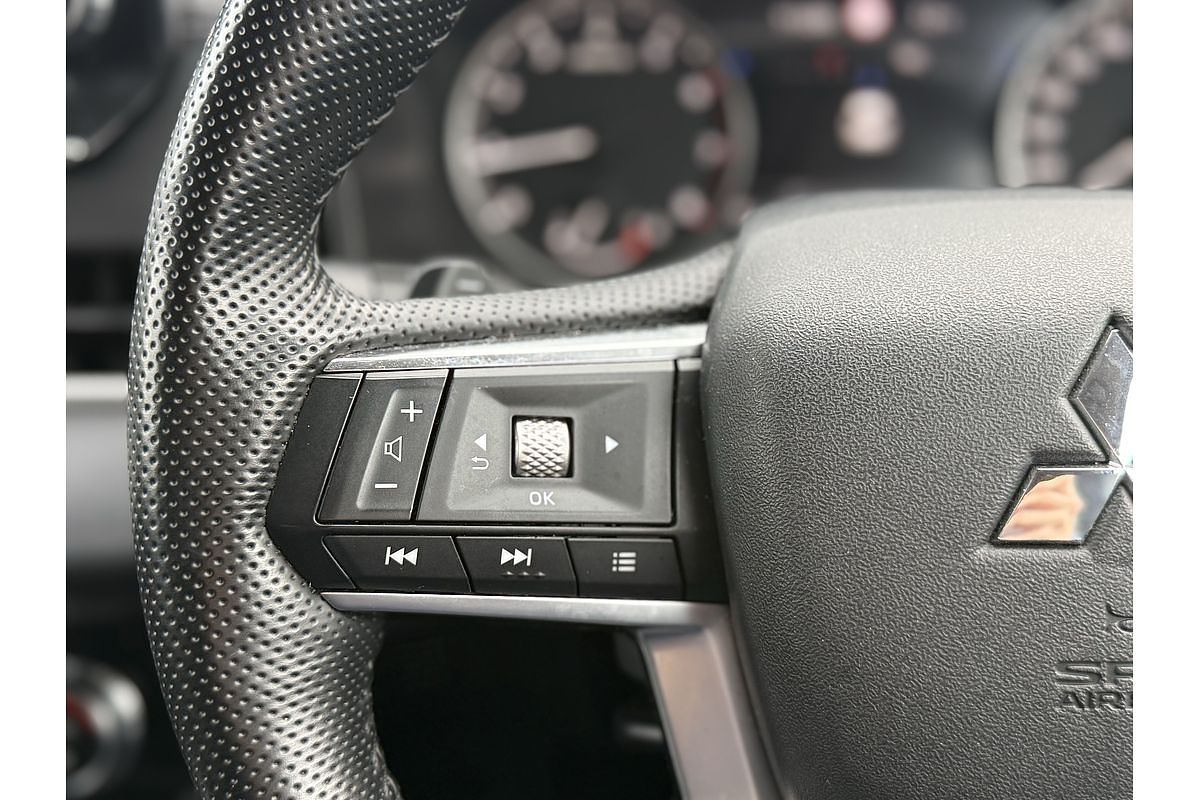 2024 Mitsubishi Outlander LS ZM