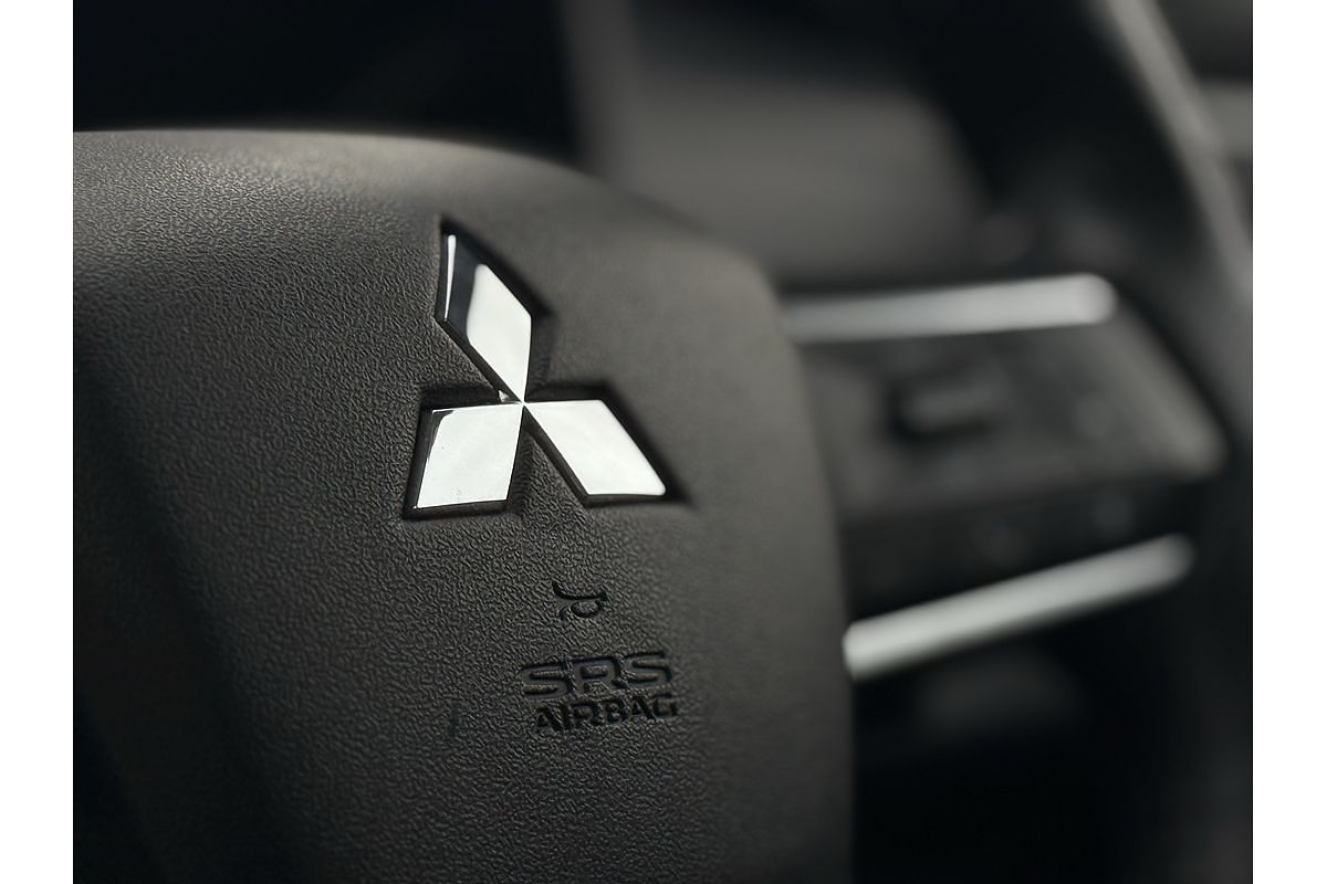 2024 Mitsubishi Outlander LS ZM