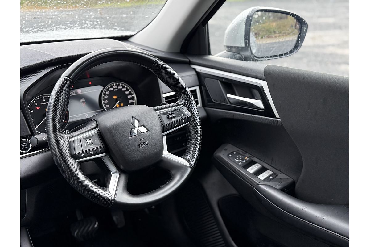 2024 Mitsubishi Outlander LS ZM