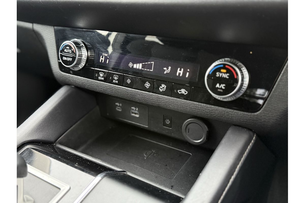 2024 Mitsubishi Outlander LS ZM