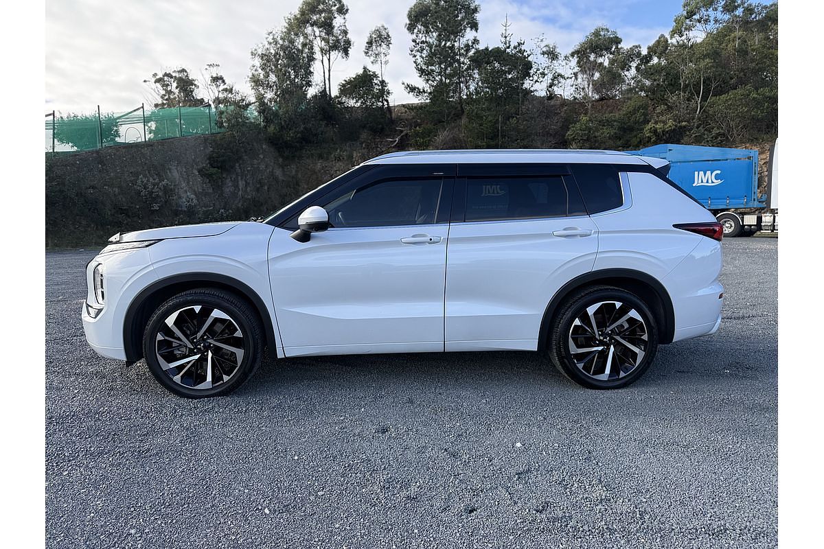2023 Mitsubishi Outlander Exceed ZM