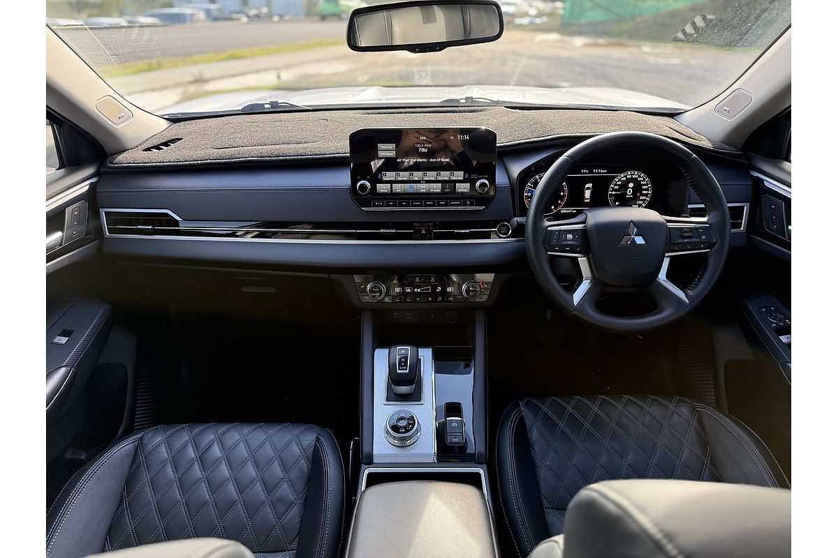 2023 Mitsubishi Outlander Exceed ZM
