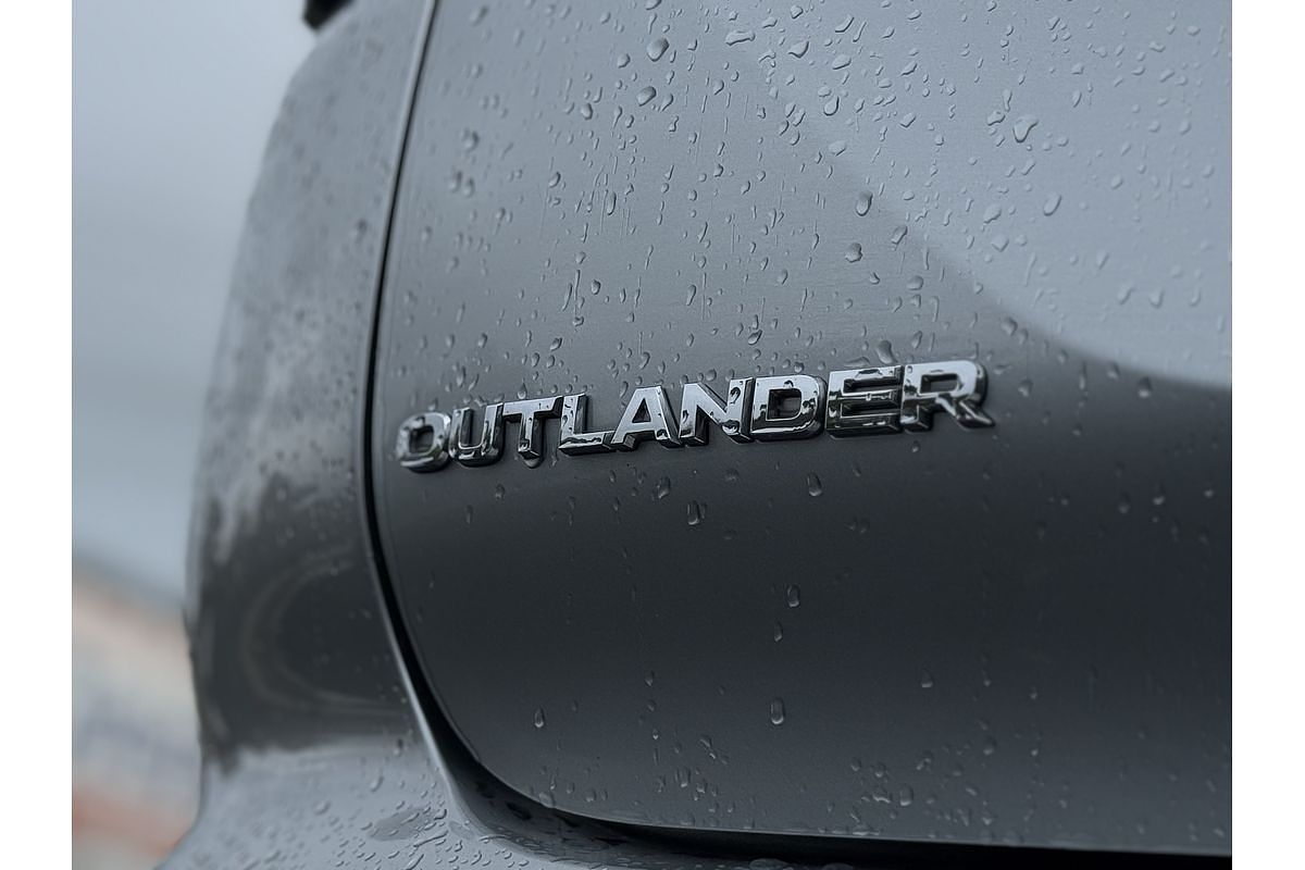 2024 Mitsubishi Outlander LS ZM