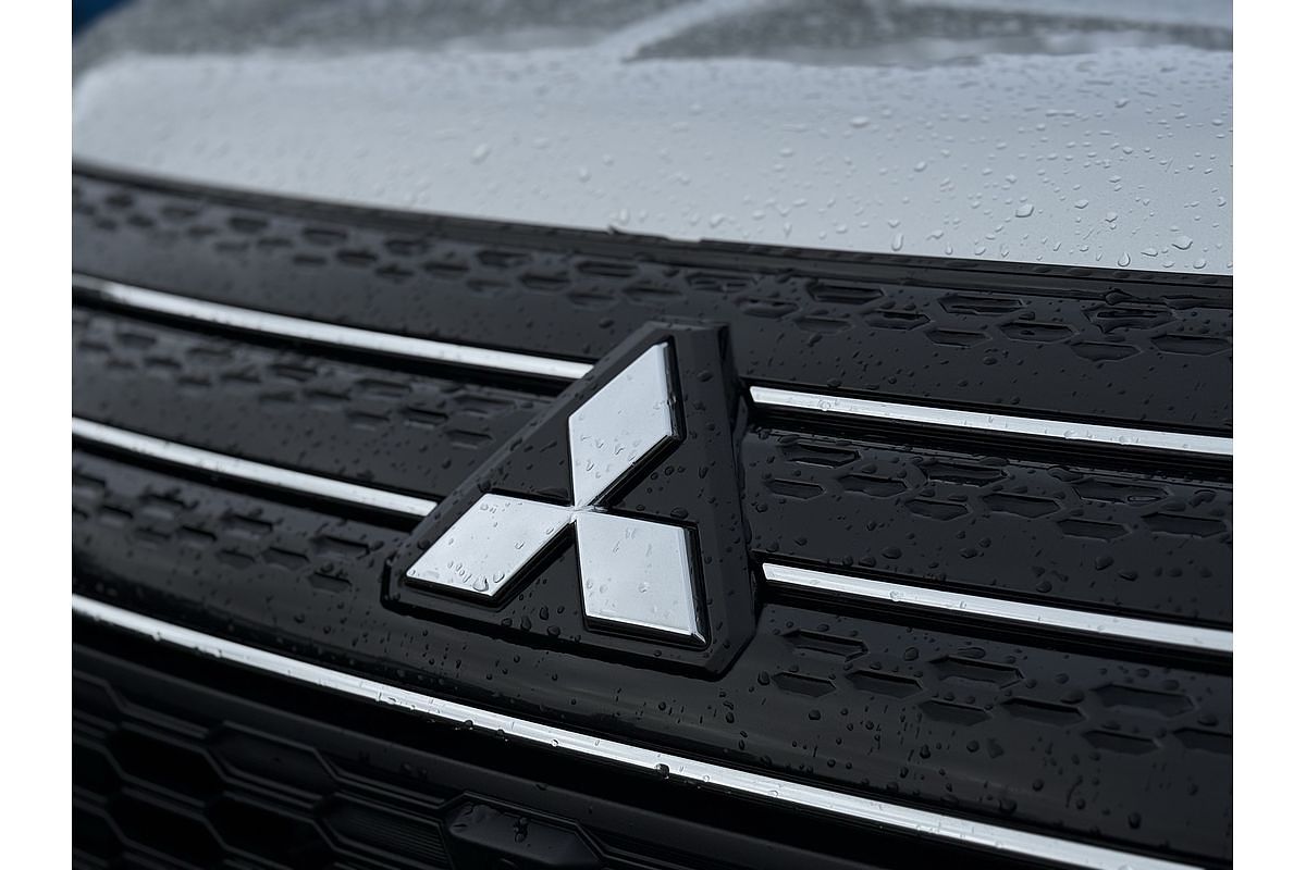 2024 Mitsubishi Outlander LS ZM