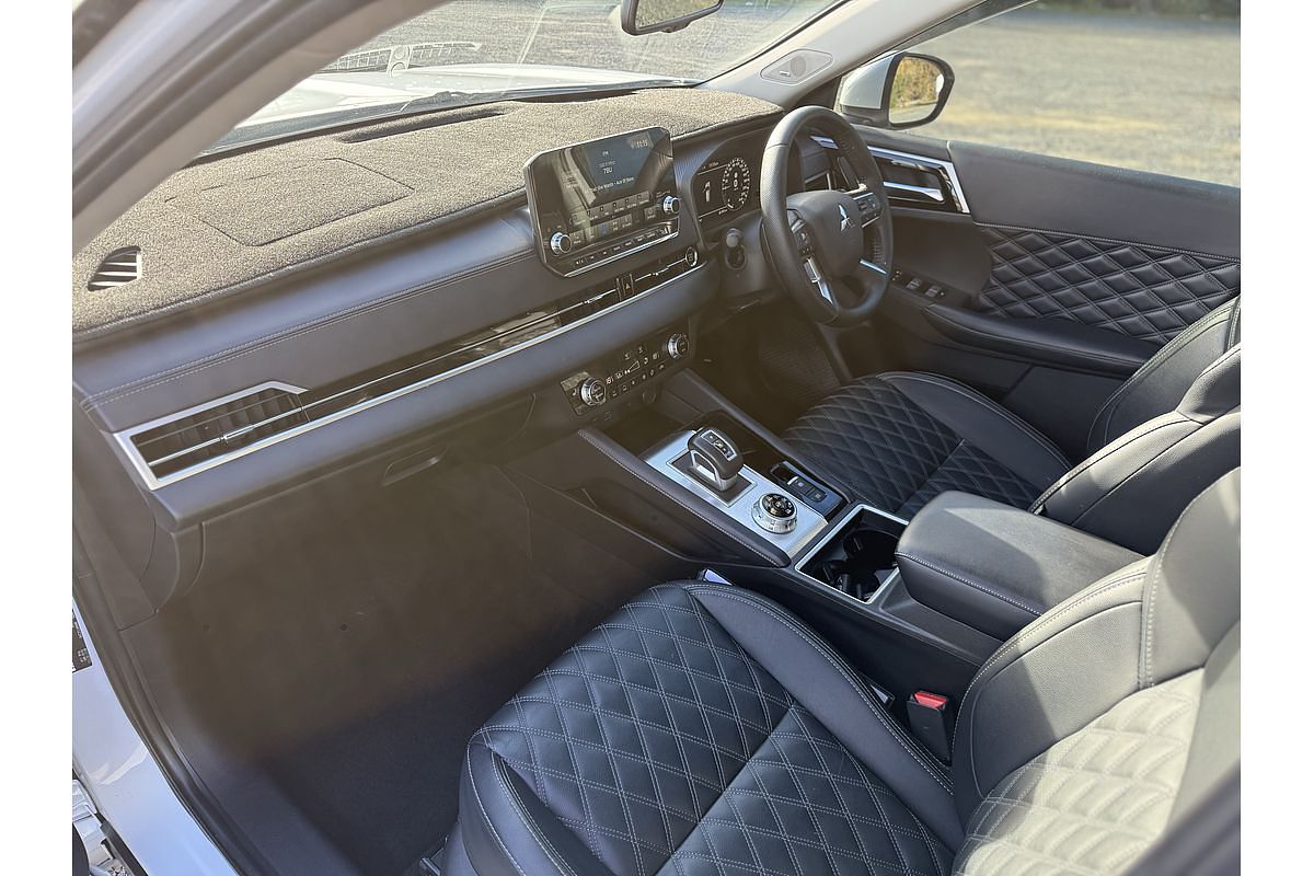2023 Mitsubishi Outlander Exceed ZM