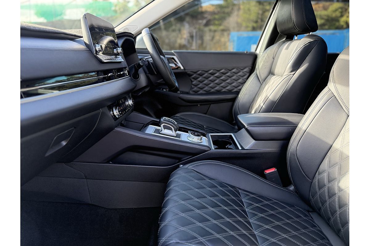 2023 Mitsubishi Outlander Exceed ZM