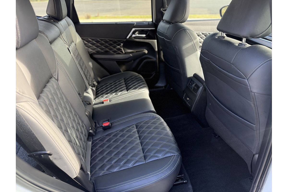 2023 Mitsubishi Outlander Exceed ZM