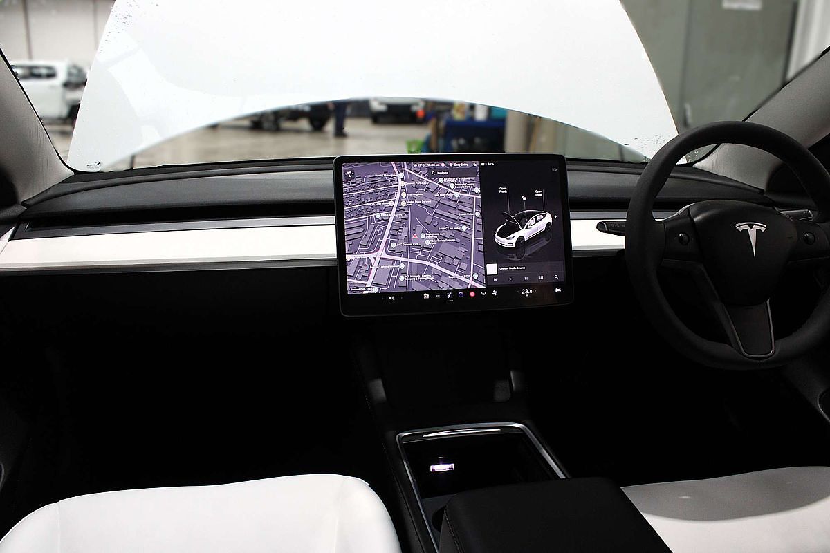 2022 Tesla Model 3 Rear-Wheel Drive