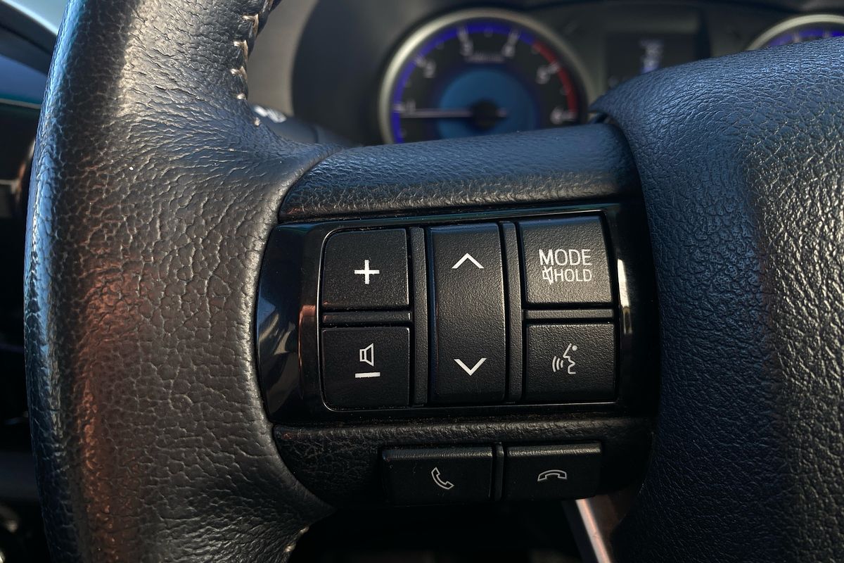 Hilux 4x4 SR5 2.8L T Diesel Automatic Double Cab 1Y46290 004