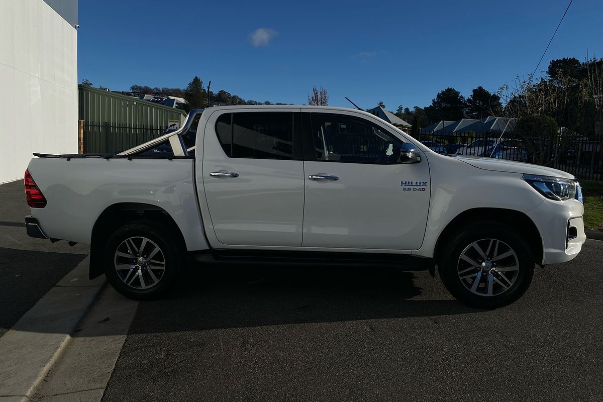 Hilux 4x4 SR5 2.8L T Diesel Automatic Double Cab 1Y46290 004