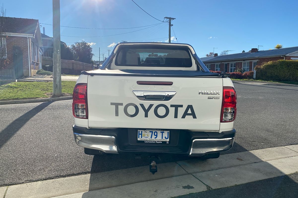 Hilux 4x4 SR5 2.8L T Diesel Automatic Double Cab 1Y46290 004