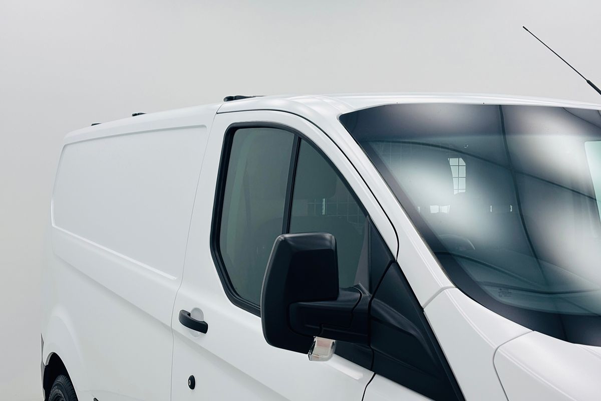 Ford TRANSIT TR CUSTOM 2017.25 VAN 290S FWD 2.0L I4 D 6A Ford TRANSIT TR CUSTOM 2017.25 VAN 290S FWD 2.0L I4 D 6A