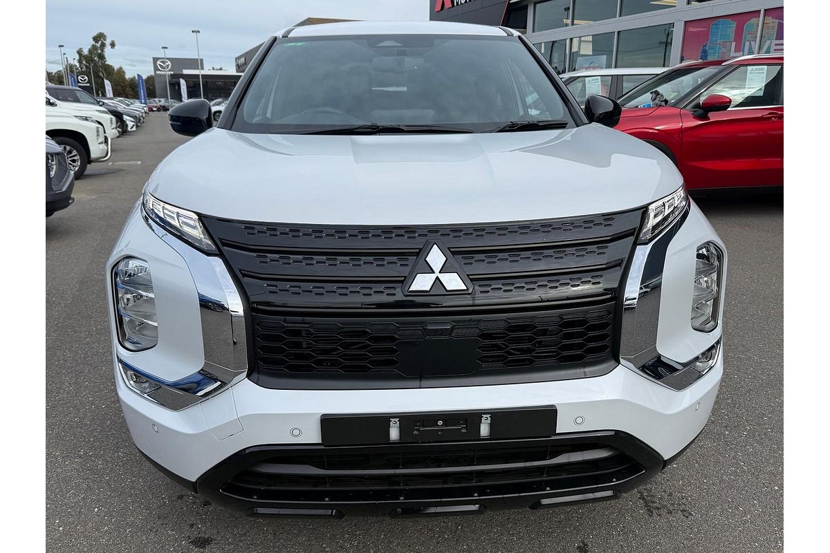2024 Mitsubishi Outlander Black Edition ZM
