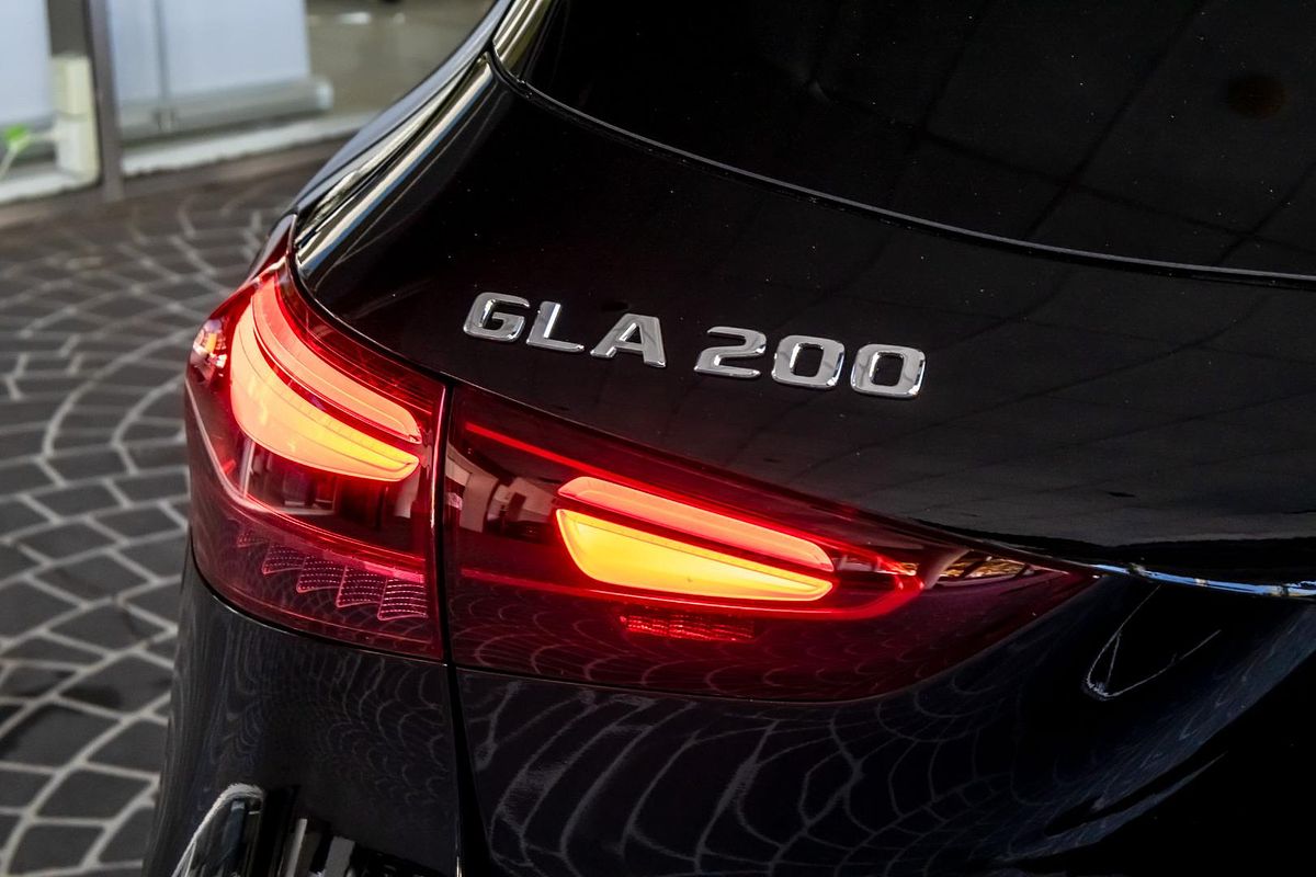 H247 806+056MY GLA200 Special Ed WAG DUAL 7sp