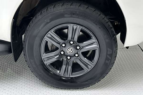 2022 Toyota Hilux SR GUN126R 4X4 thumb-9