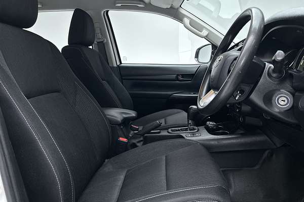 2022 Toyota Hilux SR GUN126R 4X4 thumb-12