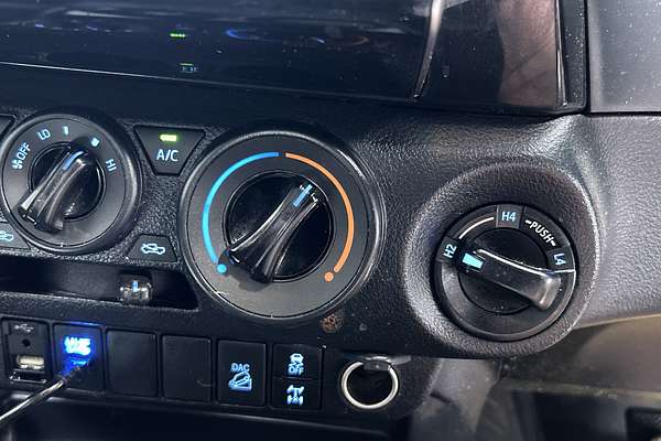 2022 Toyota Hilux SR GUN126R 4X4 thumb-17