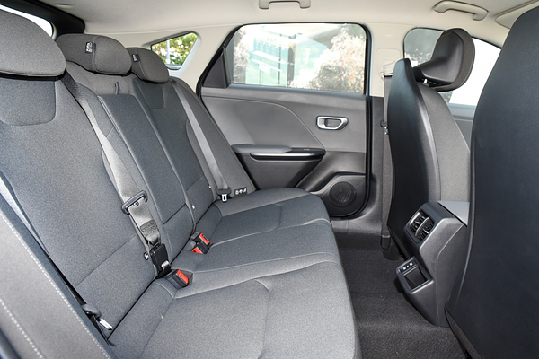 2025 Kia K4 S CL4m thumb-8