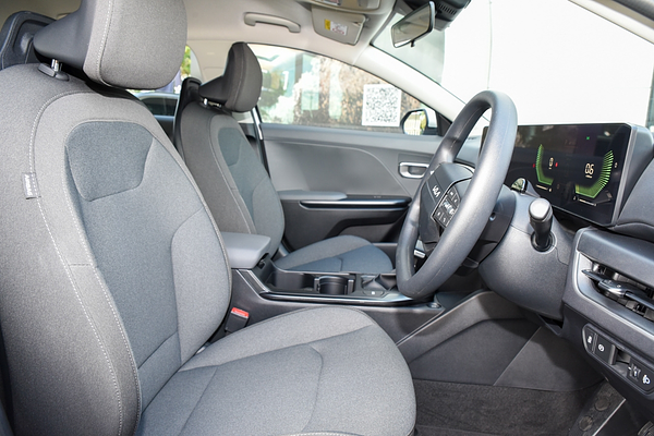 2025 Kia K4 S CL4m thumb-9