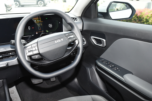2025 Kia K4 S CL4m thumb-17