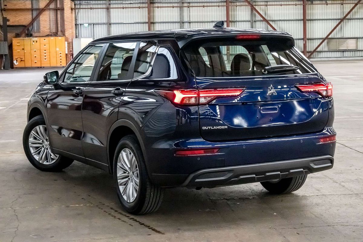 2025 Mitsubishi Outlander ES ZM
