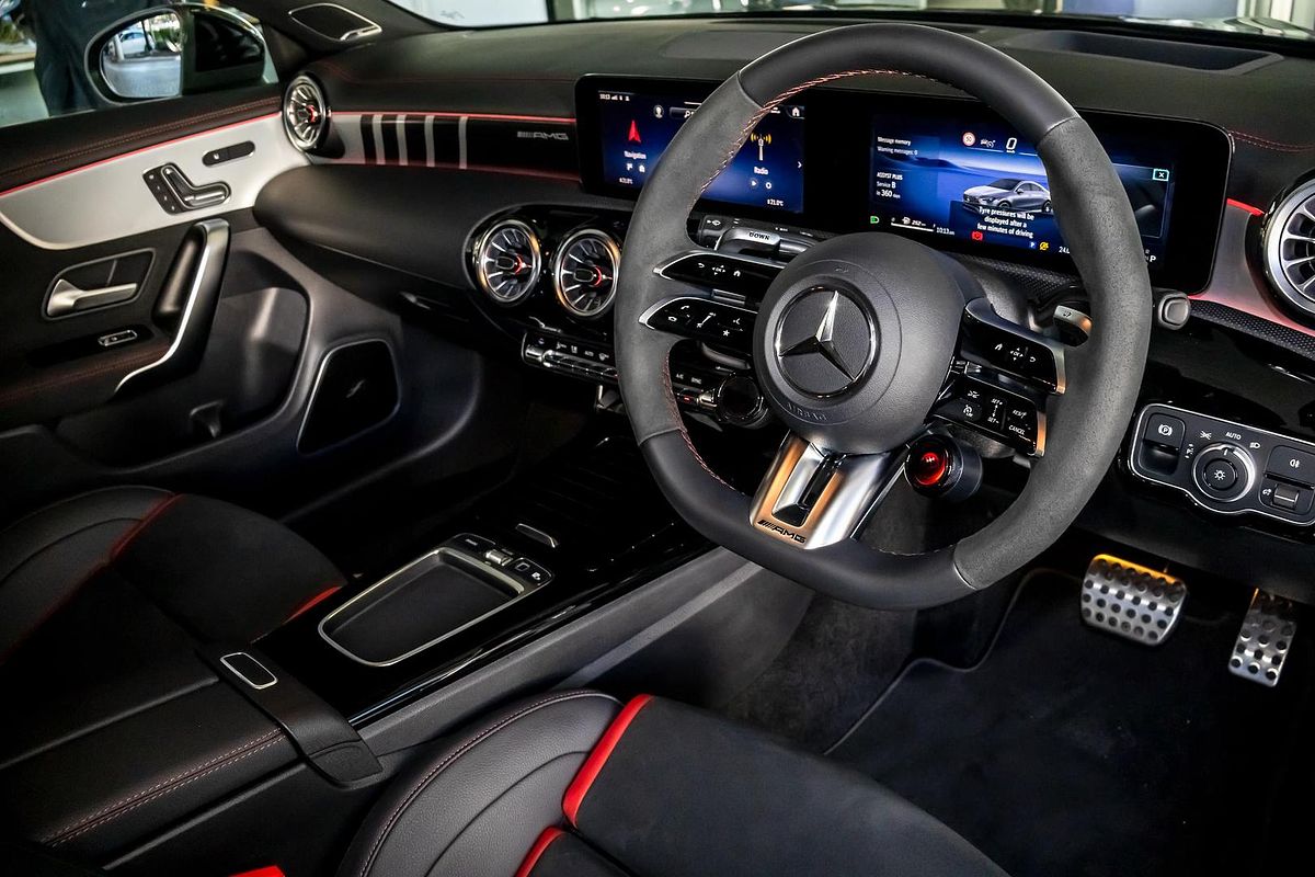 C118 806MY CLA45 AMG Edition R CPE SSD 8sp 2