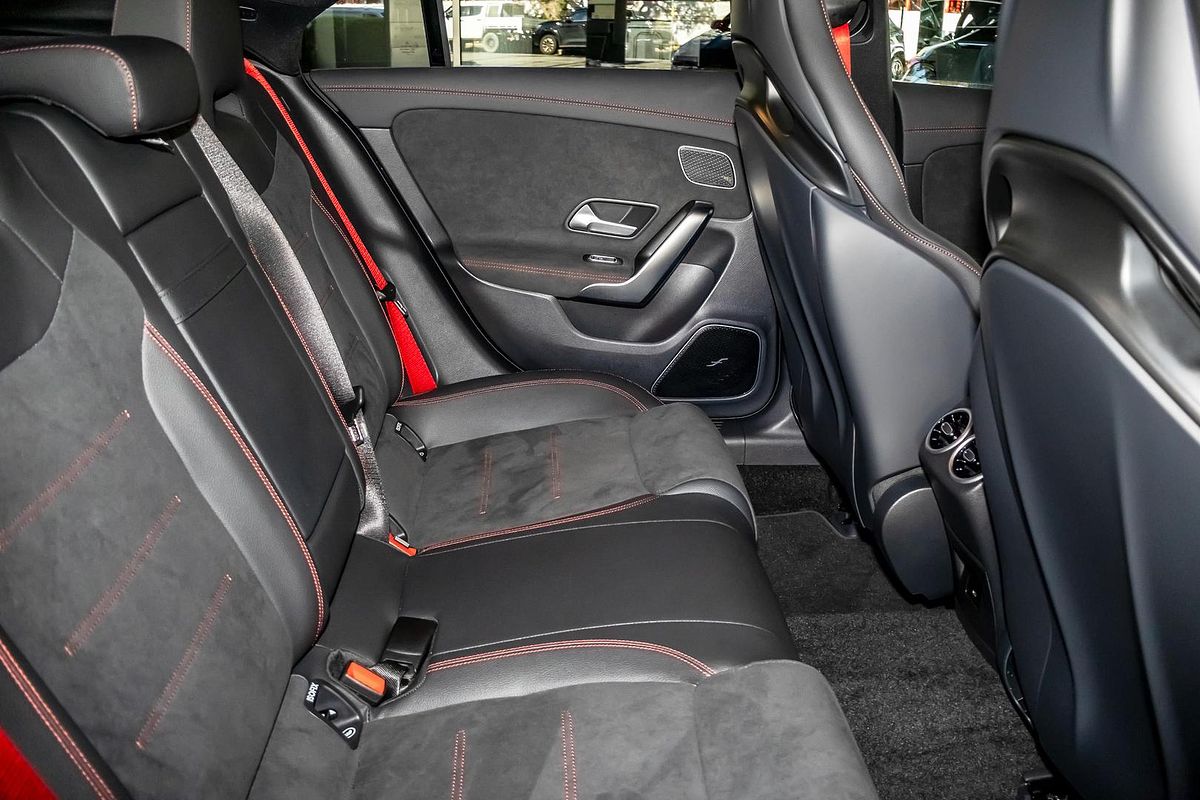 C118 806MY CLA45 AMG Edition R CPE SSD 8sp 2