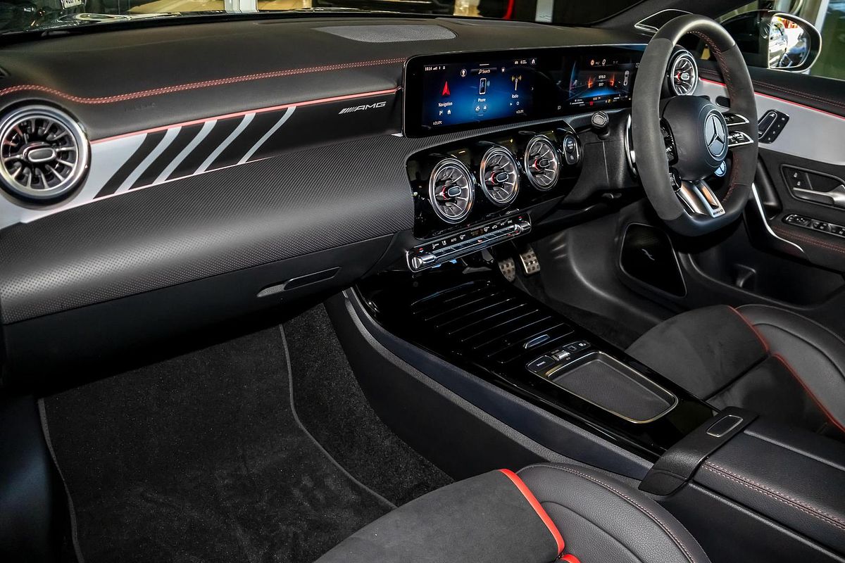 C118 806MY CLA45 AMG Edition R CPE SSD 8sp 2