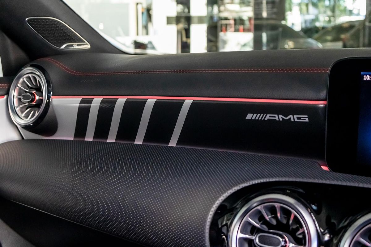 C118 806MY CLA45 AMG Edition R CPE SSD 8sp 2