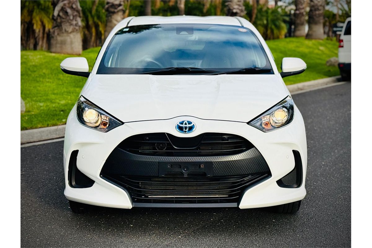 2021 Toyota Yaris Hybrid G E-Four MXPH15