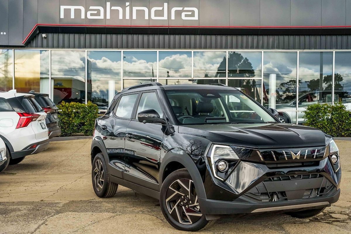 2025 Mahindra XUV3XO AX7L