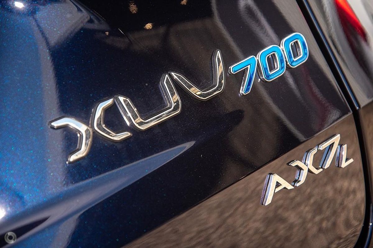 2025 Mahindra XUV700