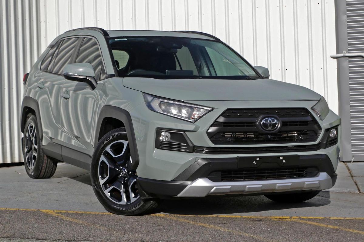 2020 Toyota RAV4 Edge AXAA54R