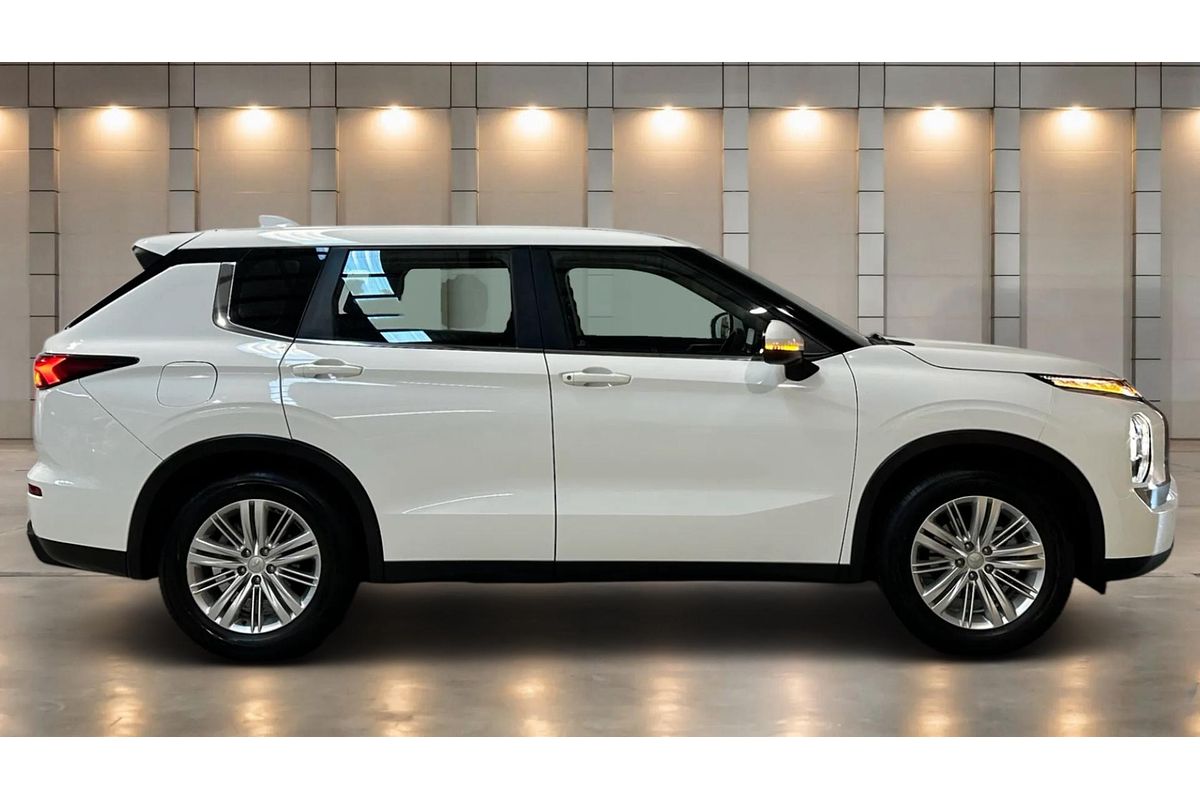 2023 Mitsubishi Outlander ES ZM