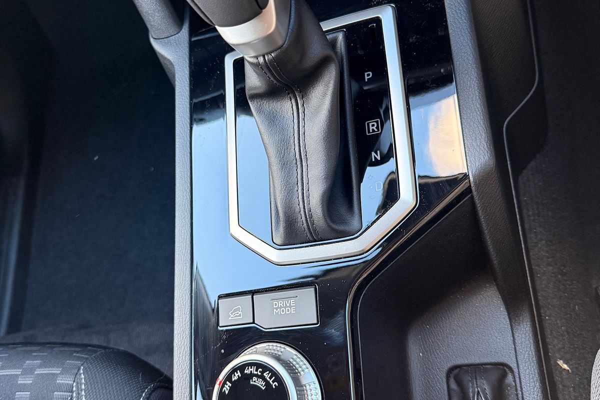 2025 Mitsubishi MV