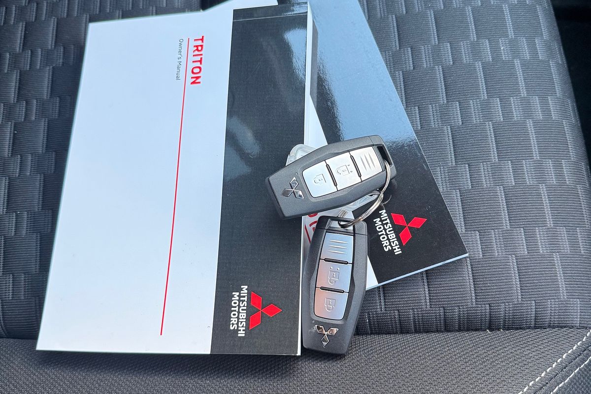 2025 Mitsubishi MV